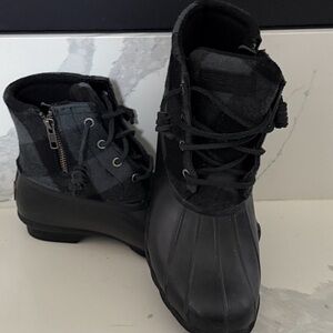 SPERRY Women’s Saltwater Buffalo Plaid Duck Boots - Size 8